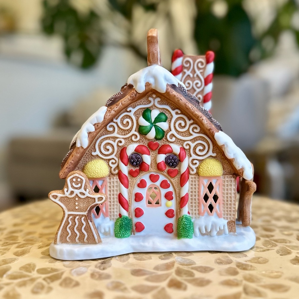 NWT Ceramic Gingerbread Christmas Holiday Tealight House - Picture 9 of 13